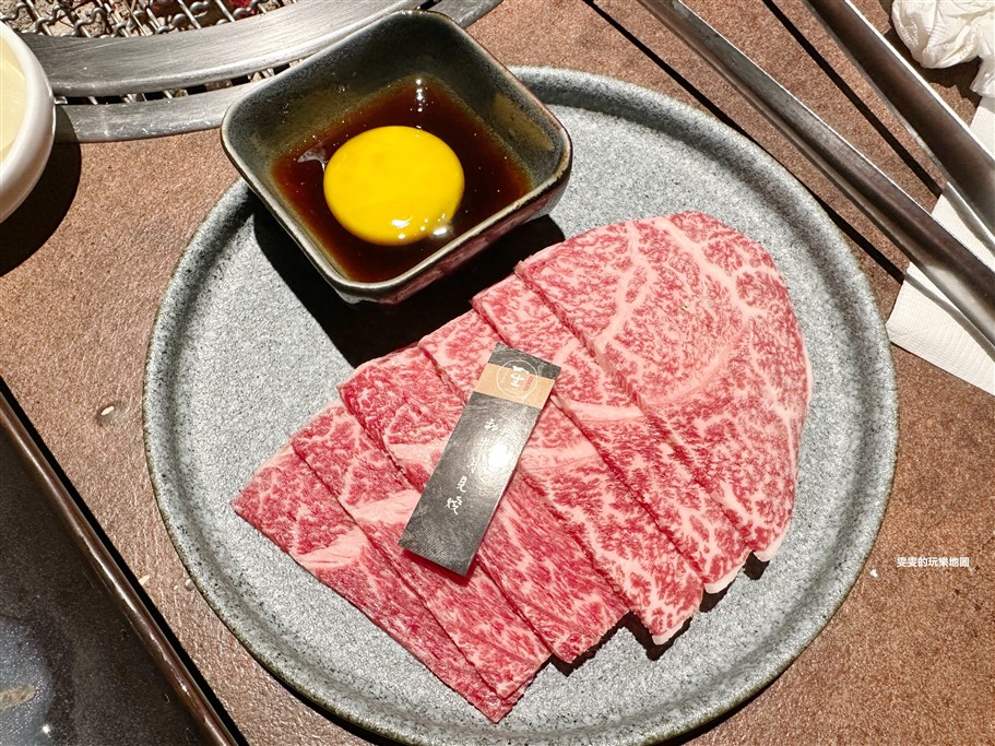 桃園中壢。一生燒肉，燒肉天花板吃到飽，日本A5和牛、蟹腳、龍蝦以及多樣高檔食材吃到爽 @雯雯的玩樂地圖