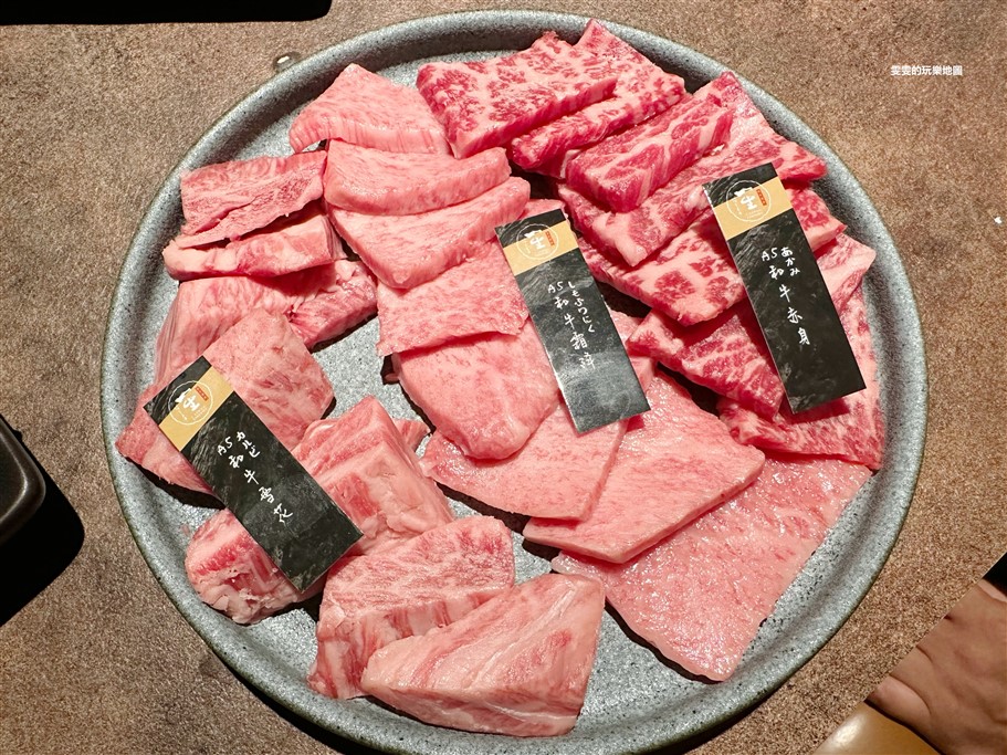 桃園中壢。一生燒肉，燒肉天花板吃到飽，日本A5和牛、蟹腳、龍蝦以及多樣高檔食材吃到爽 @雯雯的玩樂地圖