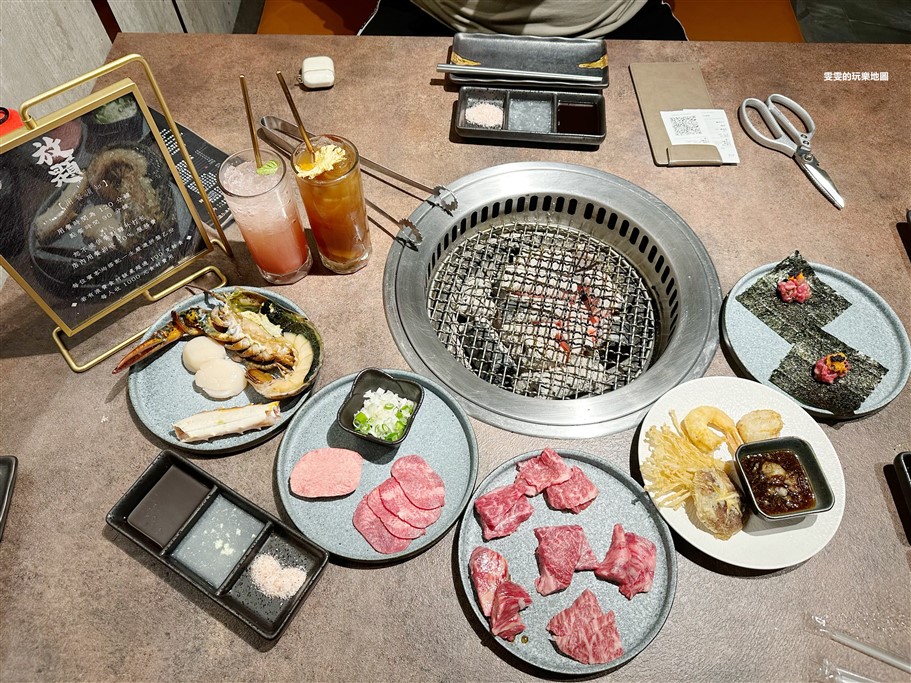 桃園中壢。一生燒肉，燒肉天花板吃到飽，日本A5和牛、蟹腳、龍蝦以及多樣高檔食材吃到爽 @雯雯的玩樂地圖