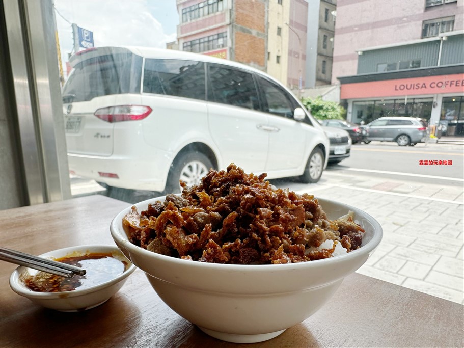 新竹竹東。竹東邱記排骨酥麵，竹東火車站旁人氣排隊,台式文青麵食館 @雯雯的玩樂地圖