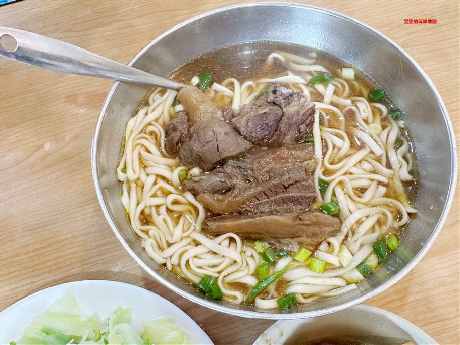 新竹湖口。老皮牛肉麵,店內用餐豆花、豆漿免費享用 @雯雯的玩樂地圖