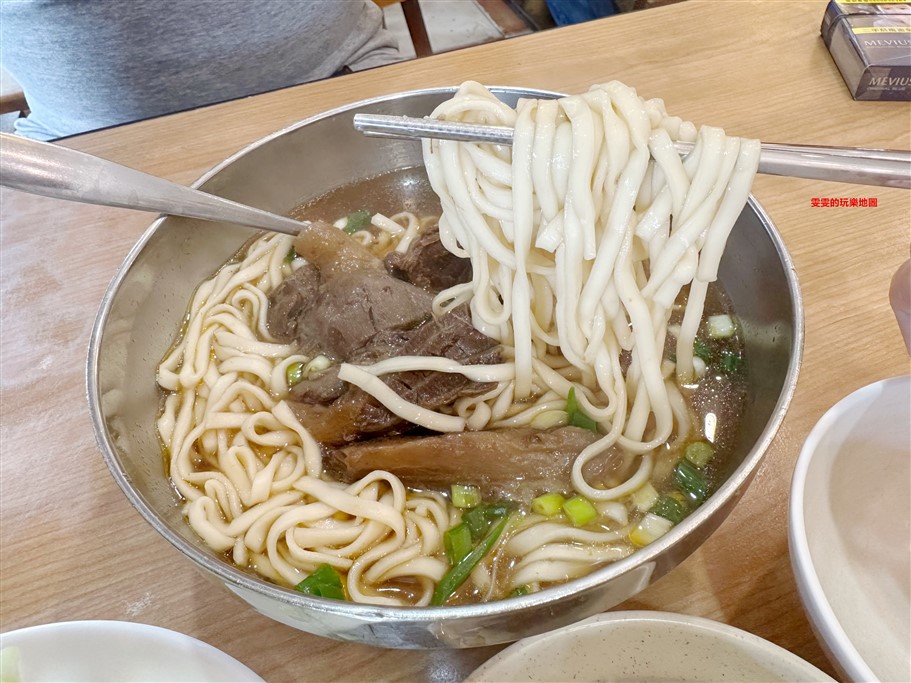 新竹湖口。老皮牛肉麵,店內用餐豆花、豆漿免費享用 @雯雯的玩樂地圖