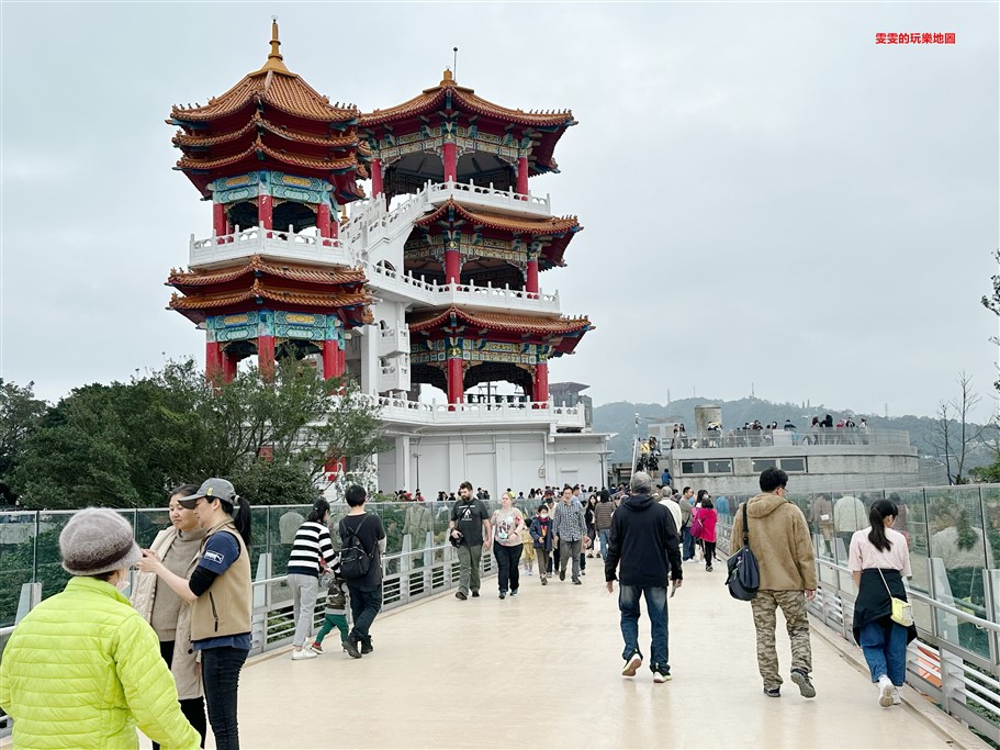 基隆。基隆塔，基隆最新地標、免費參觀，一次暢遊主普壇、崆茶屋、遠見人文空間、中正公園、信二防空洞 @雯雯的玩樂地圖