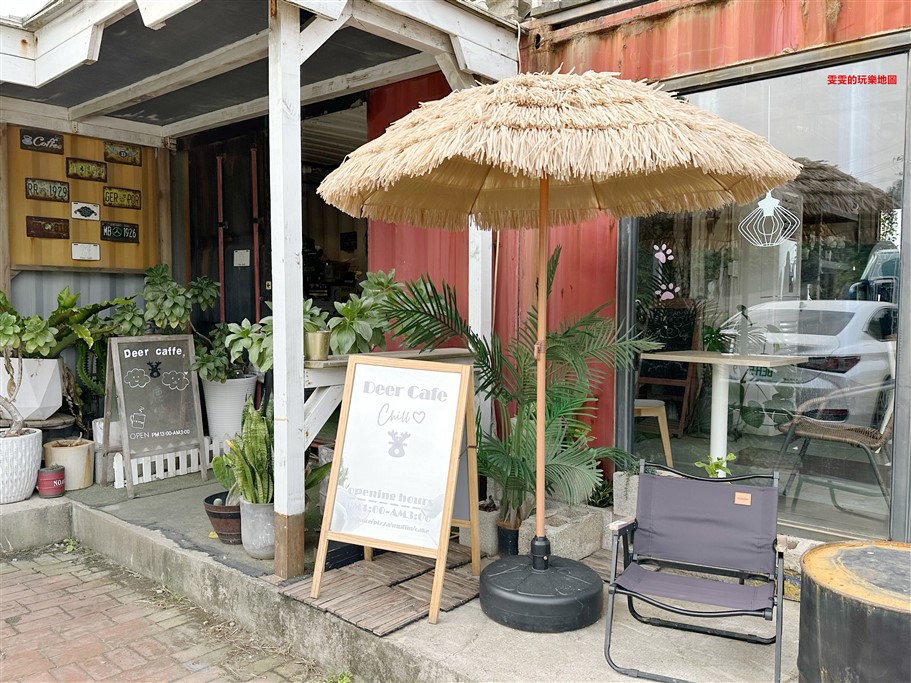 新北石門。鹿邊咖啡Deer cafe，海景咖啡廳，車友聚的最愛，營業到凌晨 @雯雯的玩樂地圖