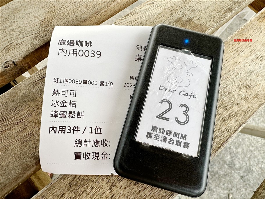 新北石門。鹿邊咖啡Deer cafe，海景咖啡廳，車友聚的最愛，營業到凌晨 @雯雯的玩樂地圖