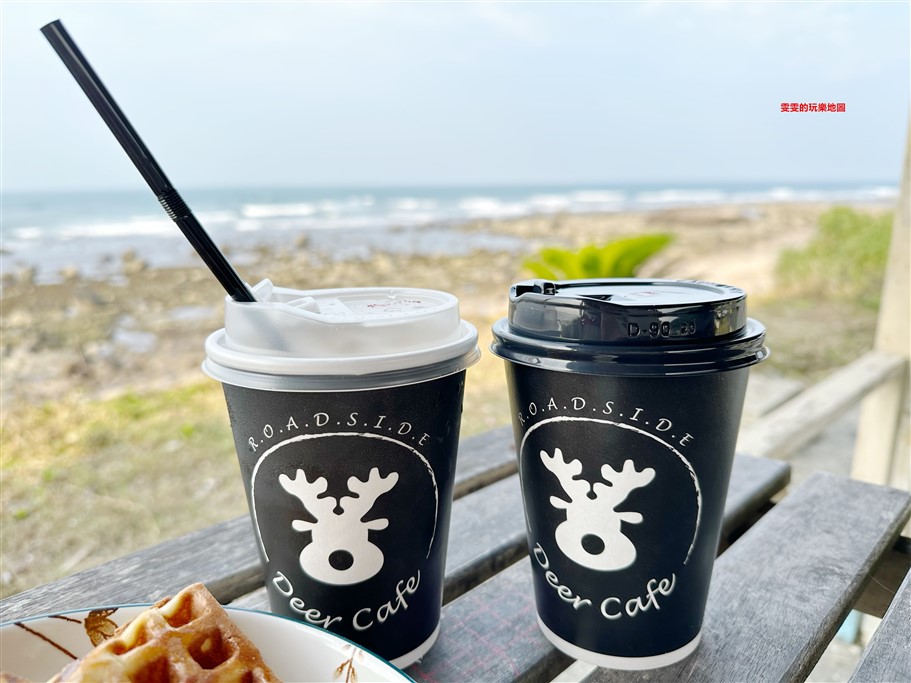 新北石門。鹿邊咖啡Deer cafe，海景咖啡廳，車友聚的最愛，營業到凌晨 @雯雯的玩樂地圖