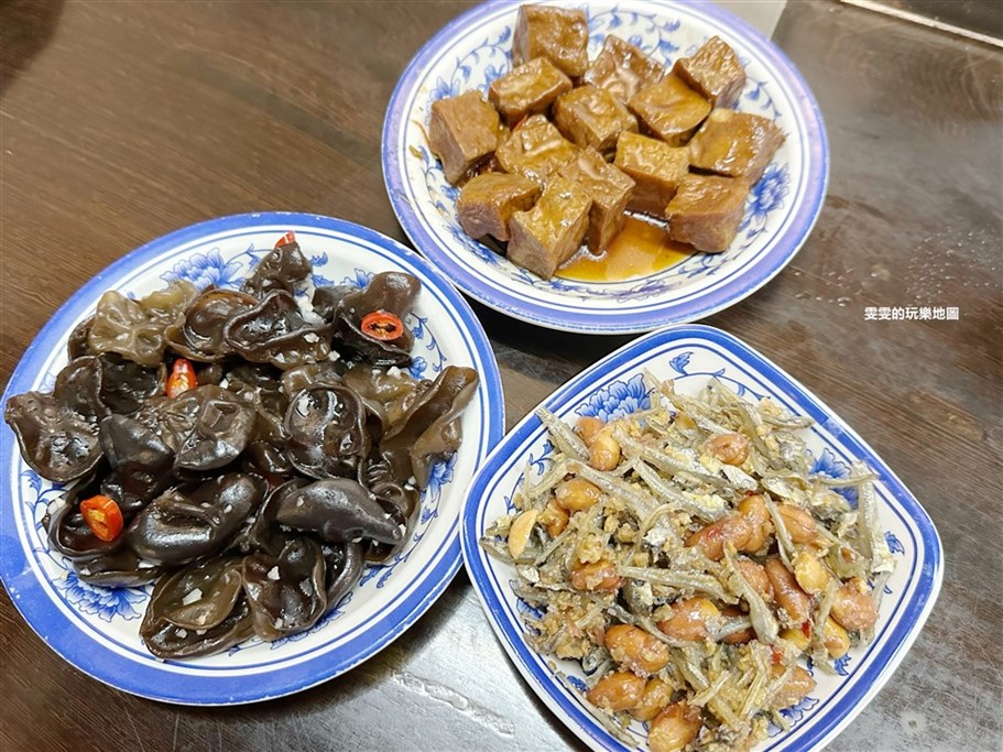 苗栗苑裡。大鼎夏荷牛肉麵館,來豪宅吃牛肉麵，還有提供免費豆花吃到飽 @雯雯的玩樂地圖