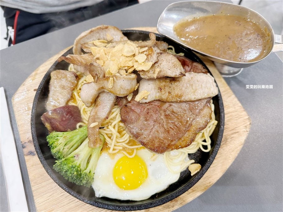 桃園中壢。300° STEAK青埔店,青埔人氣排隊牛排館,用平價的消費享受質感的裝潢 @雯雯的玩樂地圖