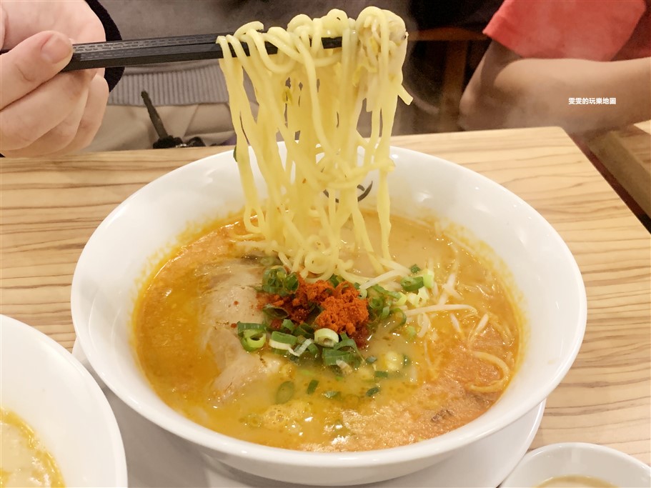 桃園中壢。赤麵廠レッドラーメン中壢店，深夜食堂，關東煮+拉麵，拉麵還有免費續加的服務 @雯雯的玩樂地圖