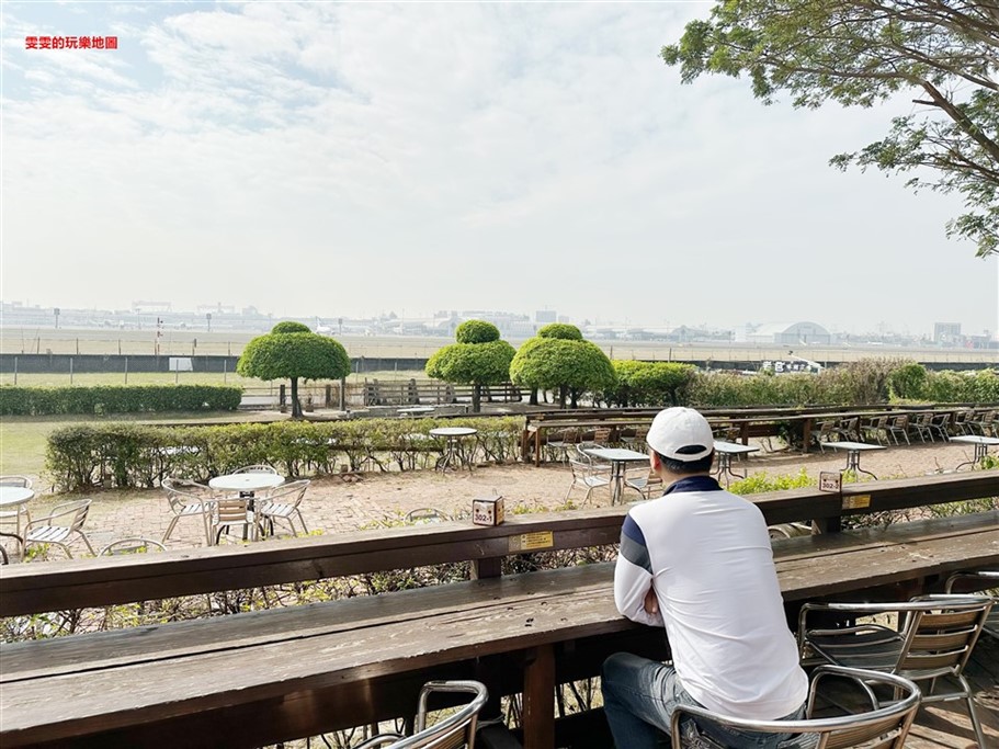 高雄小港。淨園農場,老少咸宜好去處,不僅可以近距離看飛機起降，還能與小動物們互動 @雯雯的玩樂地圖