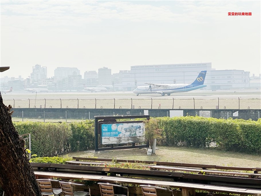 高雄小港。淨園農場,老少咸宜好去處,不僅可以近距離看飛機起降，還能與小動物們互動 @雯雯的玩樂地圖