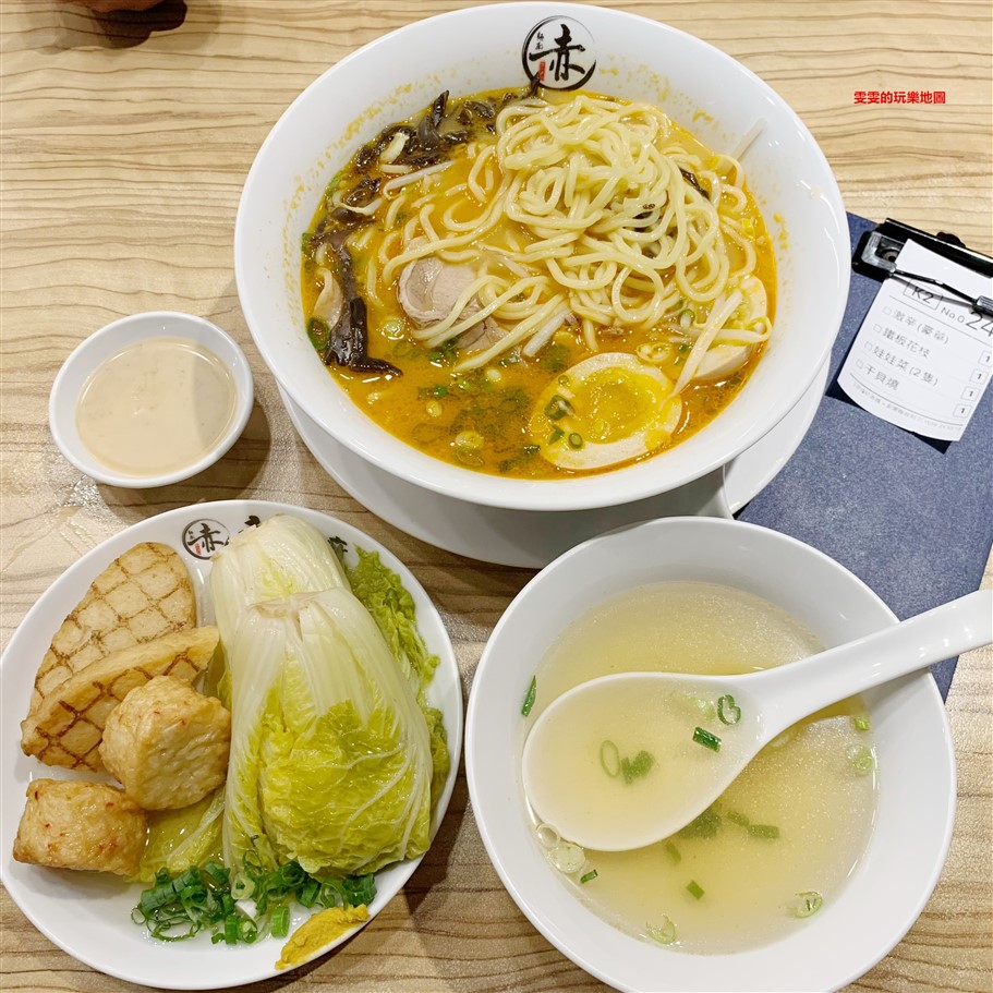 桃園中壢。赤麵廠レッドラーメン中壢店，深夜食堂，關東煮+拉麵，拉麵還有免費續加的服務 @雯雯的玩樂地圖