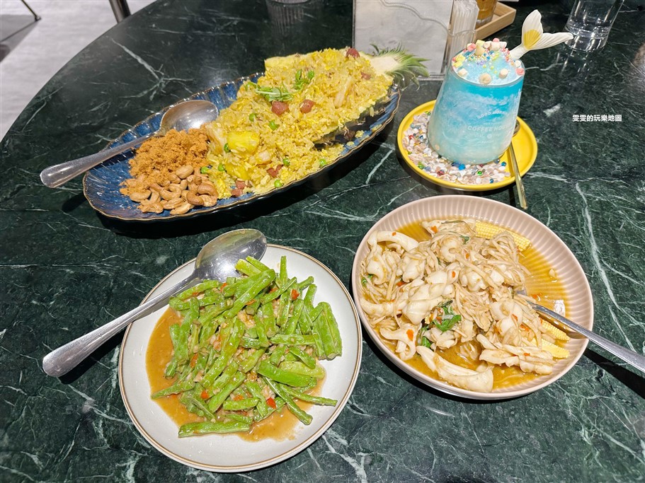 桃園中壢。Siam Siam 泰式料理華泰店,網美系裝潢、多樣化料理選擇,還有超吸睛飲品 @雯雯的玩樂地圖