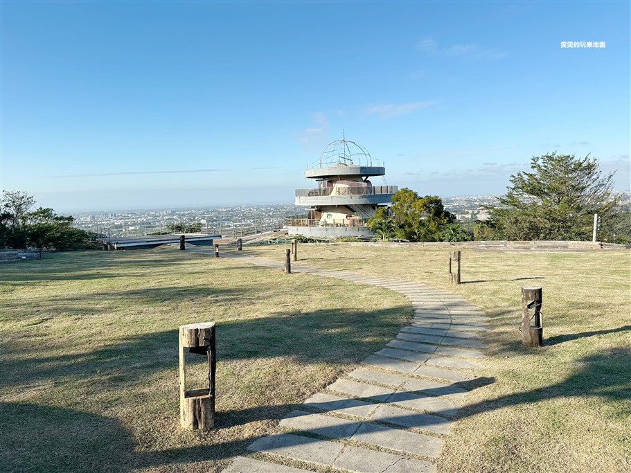 新竹湖口。空ㄟCafe，摩洛哥風格的磚紅城堡建築搭配仙人掌,充滿濃濃異國風情 @雯雯的玩樂地圖