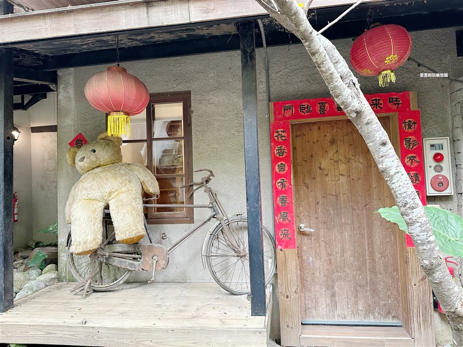 苗栗三義。卓也小屋，古色古香的建築，彷彿從現代穿越到過去，在這可以賞花、賞螢火蟲，還能體驗藍染的趣味 @雯雯的玩樂地圖