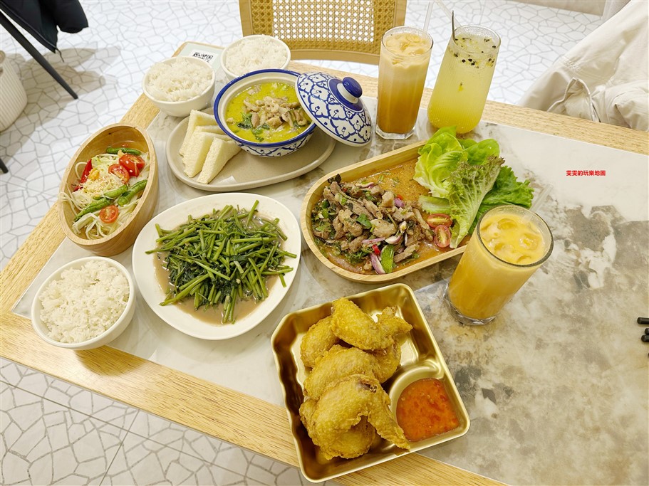 桃園。Chiu Chiu Thai Cafe 泰式料理｜泰式甜品,藝文特區小巷中,由泰國媽媽和女兒一起開的泰式料理店 @雯雯的玩樂地圖