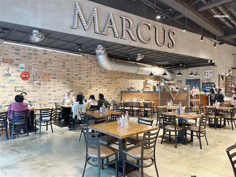 台北內湖。Marcus老倉庫內湖店，多樣化的選擇、大份量的餐點，最棒的是飲料可以無限續杯 @雯雯的玩樂地圖