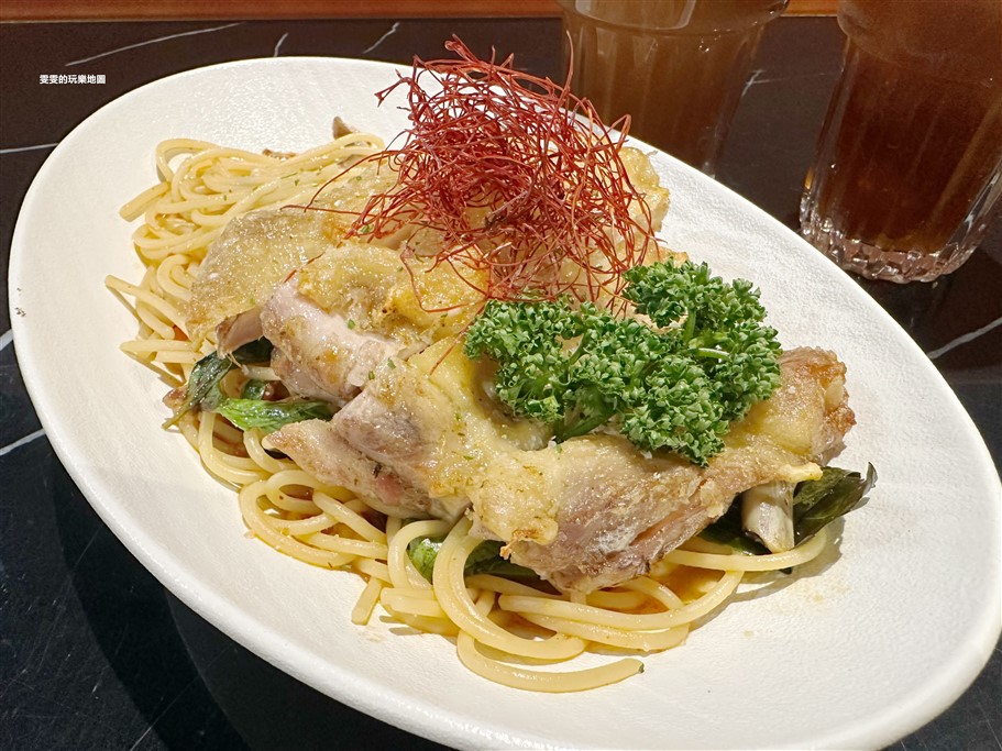 桃園中壢。帕朵拉義式餐廳青埔環球A19店，餐點選擇豐富多元，燈光美、氣氛佳絕對是約會好去處 @雯雯的玩樂地圖