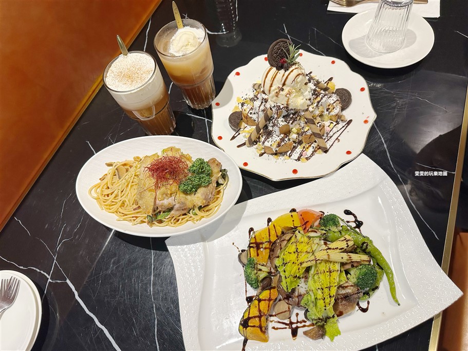 桃園中壢。帕朵拉義式餐廳青埔環球A19店，餐點選擇豐富多元，燈光美、氣氛佳絕對是約會好去處 @雯雯的玩樂地圖