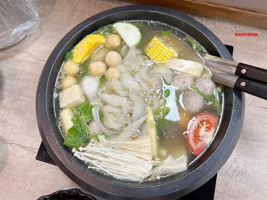 桃園中壢。石乘拾石頭火鍋中北旗艦店,湯頭順口不油膩,強推海鮮食材品質有保證 @雯雯的玩樂地圖
