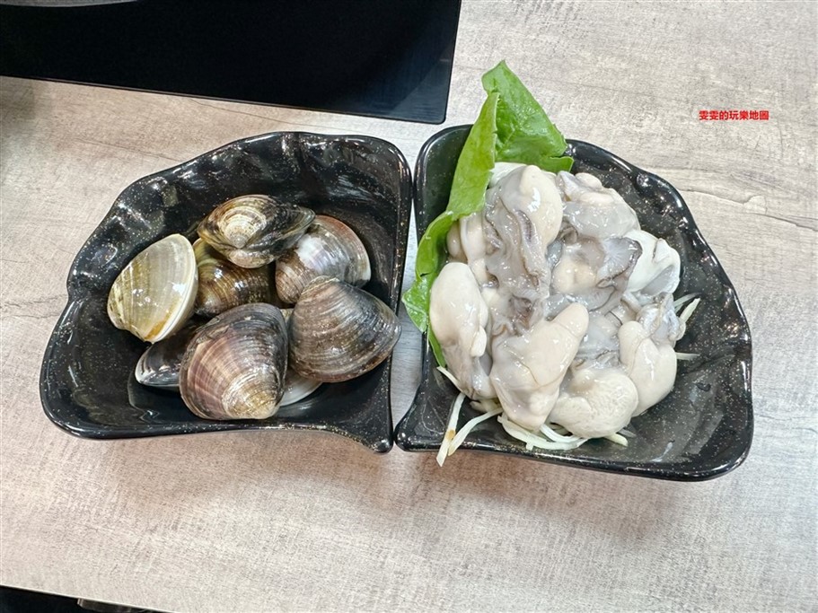 桃園中壢。石乘拾石頭火鍋中北旗艦店,湯頭順口不油膩,強推海鮮食材品質有保證 @雯雯的玩樂地圖