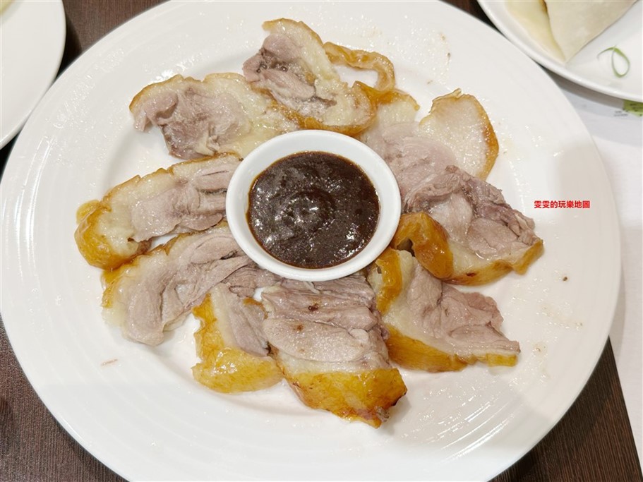 桃園。福容飯店桃園店福粵樓，櫻桃片皮鴨一鴨五吃，還有多樣化選擇的港式點心、江浙料理 @雯雯的玩樂地圖