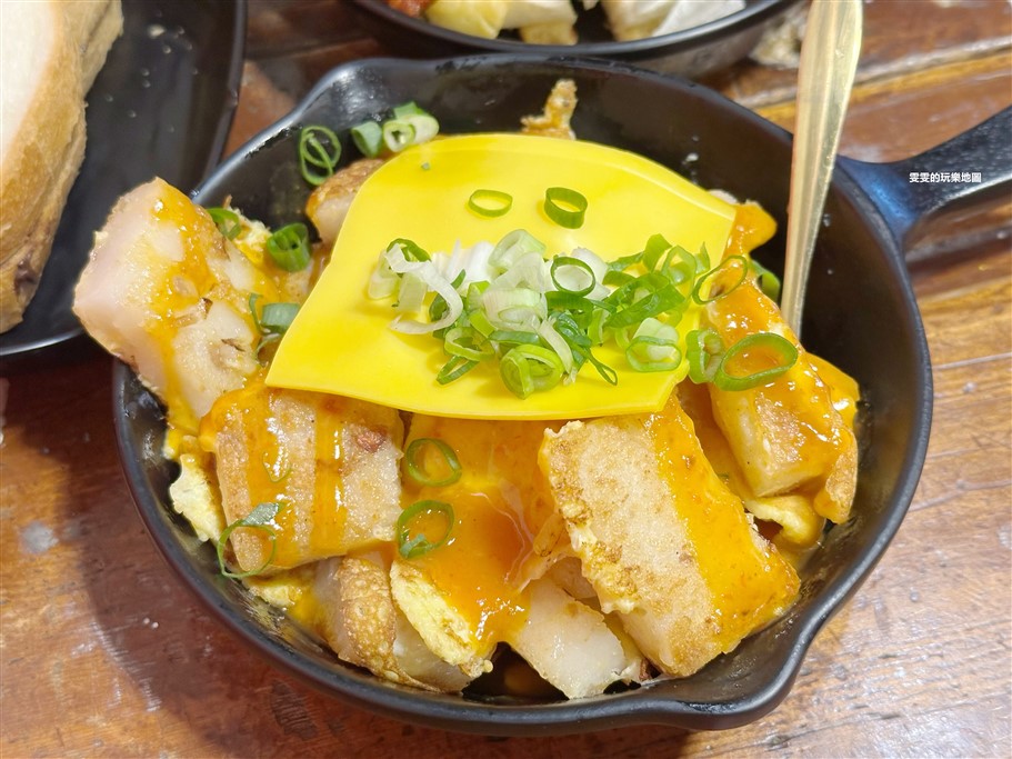 桃園中壢。初好胖胖早午餐，店內復古帶有濃濃懷舊氣息，餐點結合傳統和創意 @雯雯的玩樂地圖