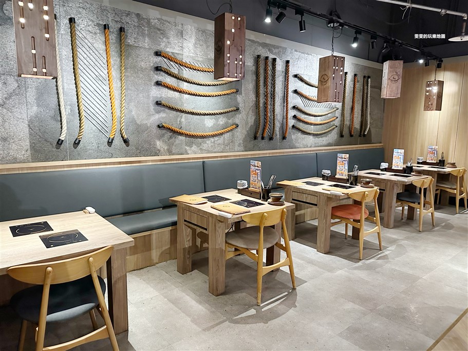 桃園中壢。聚日式鍋物中壢SOGO店，王品旗下品牌火鍋，主餐最低只要428元起，即享蔬菜自助吧吃到飽 @雯雯的玩樂地圖
