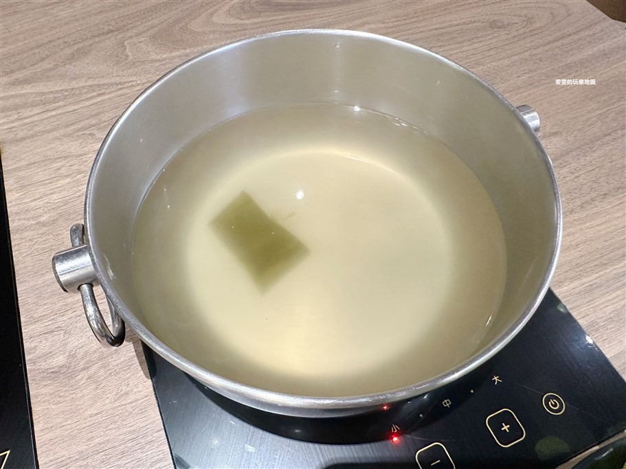 桃園中壢。聚日式鍋物中壢SOGO店，王品旗下品牌火鍋，主餐最低只要428元起，即享蔬菜自助吧吃到飽 @雯雯的玩樂地圖