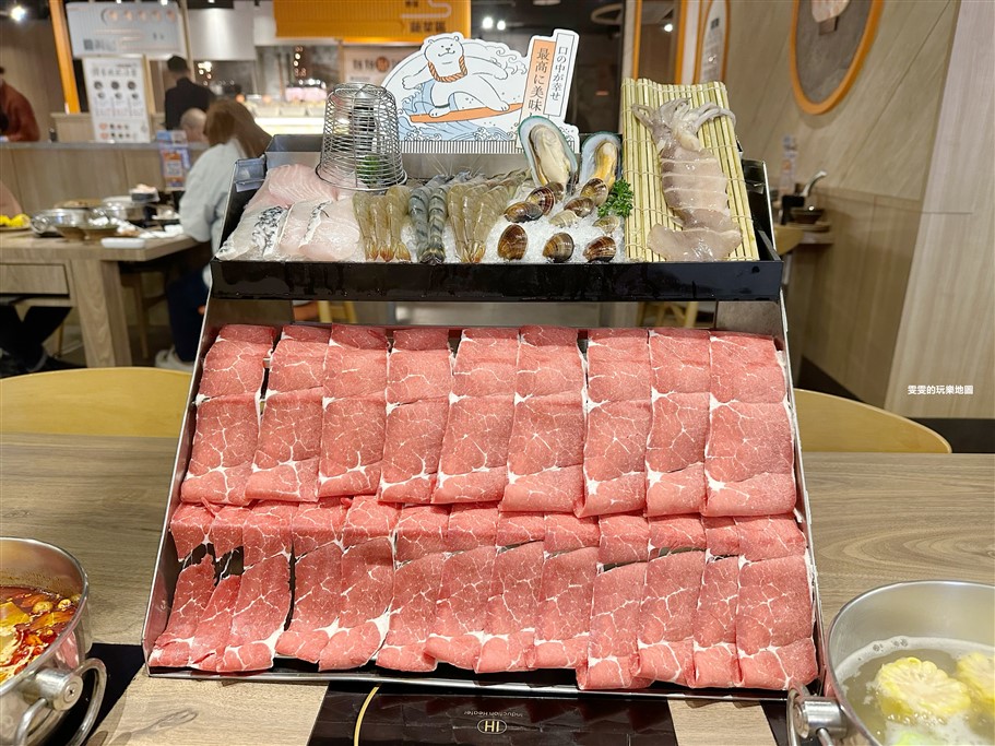 桃園中壢。聚日式鍋物中壢SOGO店，王品旗下品牌火鍋，主餐最低只要428元起，即享蔬菜自助吧吃到飽 @雯雯的玩樂地圖