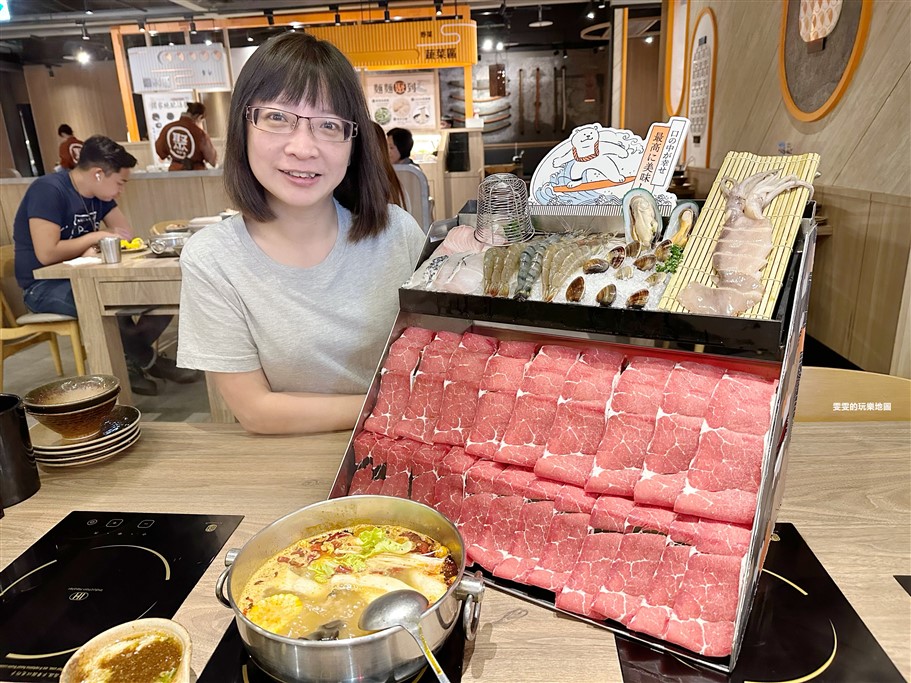 桃園中壢。聚日式鍋物中壢SOGO店，王品旗下品牌火鍋，主餐最低只要428元起，即享蔬菜自助吧吃到飽 @雯雯的玩樂地圖