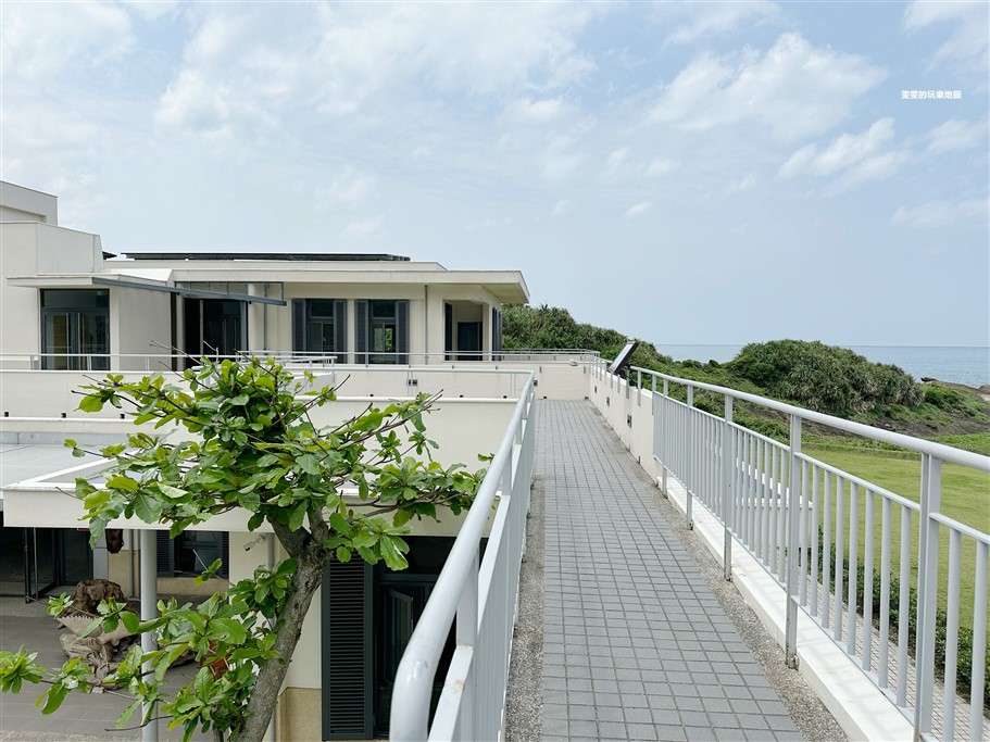 新北萬里。山海芳園，由軍事重地改建而成的海景第一排景觀咖啡廳，一併將山景和海景納入眼底 @雯雯的玩樂地圖