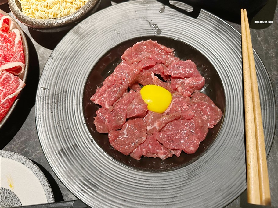 桃園中壢。怎麼辣頂級鴛鴦鍋，青埔高鐵特區，壽星一定要來參與，幾歲就送幾隻蝦 @雯雯的玩樂地圖