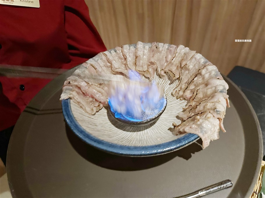 桃園中壢。怎麼辣頂級鴛鴦鍋，青埔高鐵特區，壽星一定要來參與，幾歲就送幾隻蝦 @雯雯的玩樂地圖
