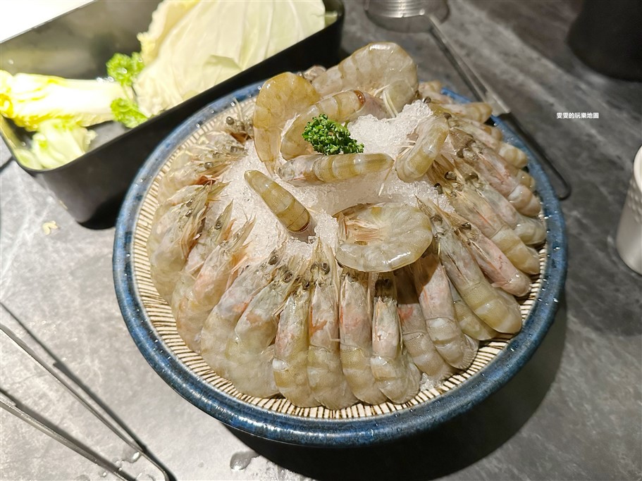 桃園中壢。怎麼辣頂級鴛鴦鍋，青埔高鐵特區，壽星一定要來參與，幾歲就送幾隻蝦 @雯雯的玩樂地圖