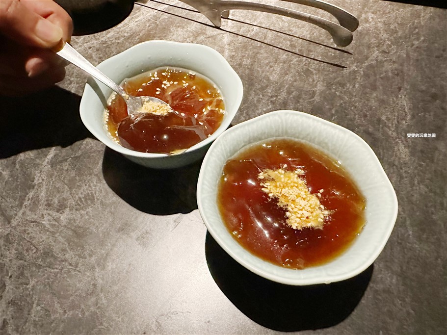 桃園中壢。怎麼辣頂級鴛鴦鍋，青埔高鐵特區，壽星一定要來參與，幾歲就送幾隻蝦 @雯雯的玩樂地圖