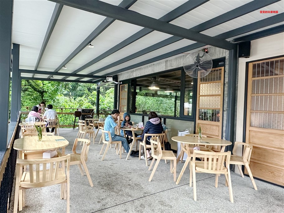 新北三峽。無聊秘境，山林間的秘境早午餐，在溪邊享用早午餐、聽著潺潺的流水聲，真的超級chill～ @雯雯的玩樂地圖