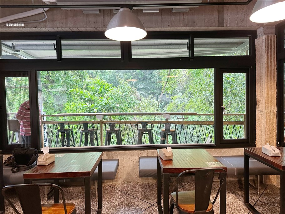 新北三峽。無聊秘境，山林間的秘境早午餐，在溪邊享用早午餐、聽著潺潺的流水聲，真的超級chill～ @雯雯的玩樂地圖