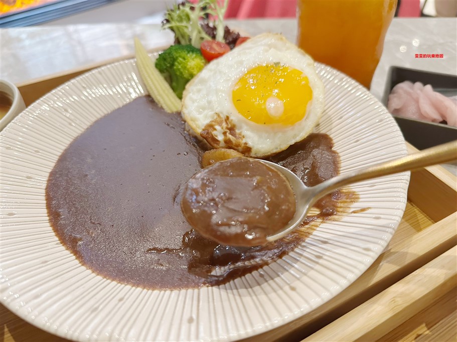 桃園中壢。W.M Curry&#038;Bistro咖哩餐酒館，結合餐酒館的形式，主打咖哩餐點 @雯雯的玩樂地圖