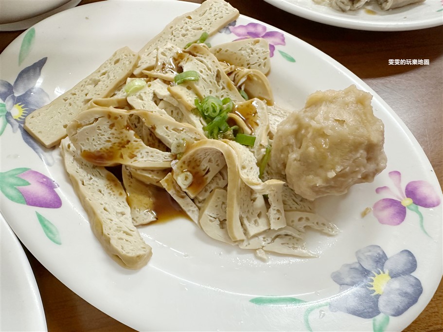 南投。阿財意麵，在地人也推薦，價格非常便宜，通通都是銅板價 @雯雯的玩樂地圖