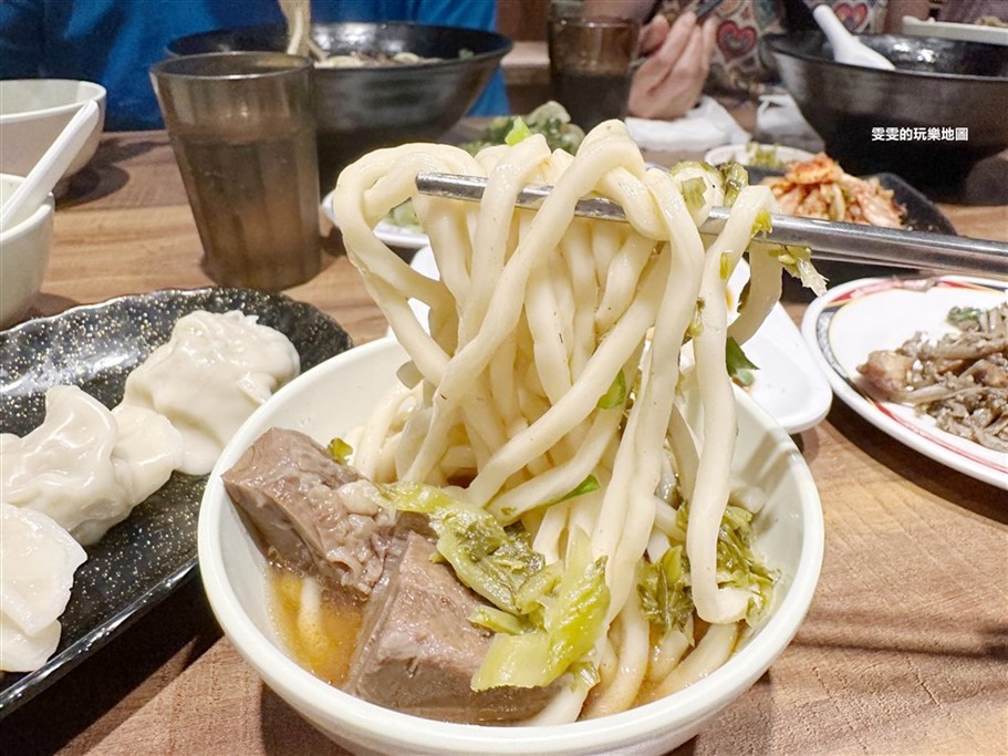 桃園。呷霸牛肉麵南平店，加湯、加麵不加價,還有免費飲料、豆花吃到飽 @雯雯的玩樂地圖