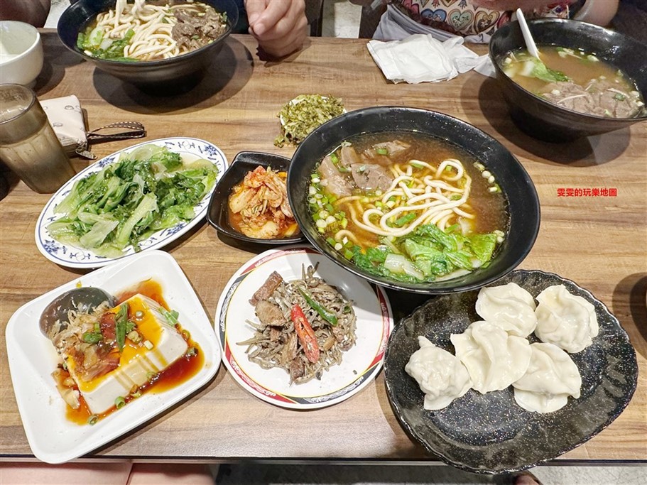 桃園。呷霸牛肉麵南平店，加湯、加麵不加價,還有免費飲料、豆花吃到飽 @雯雯的玩樂地圖