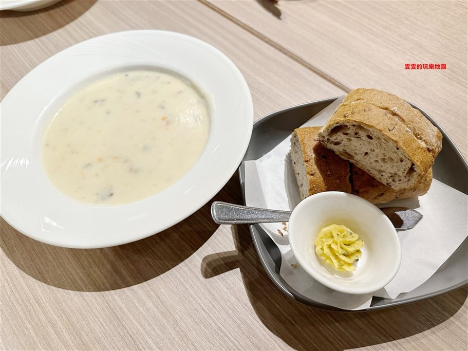 桃園中壢。義沐Eat Mu Cafe中壢中美店,網美系裝潢,多樣化餐點選擇,絕對是女孩們聚餐的首選啊 @雯雯的玩樂地圖