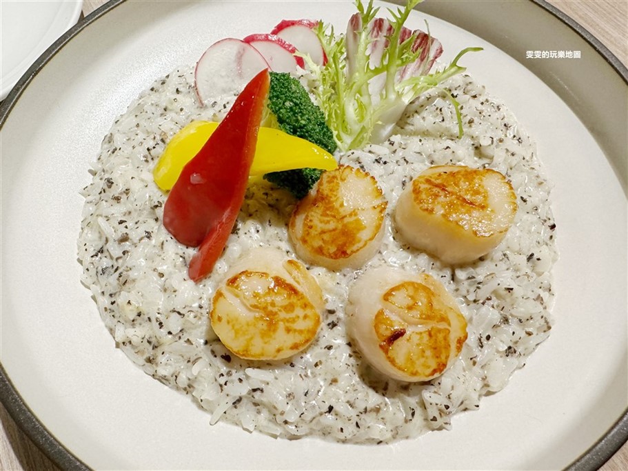 桃園中壢。義沐Eat Mu Cafe中壢中美店,網美系裝潢,多樣化餐點選擇,絕對是女孩們聚餐的首選啊 @雯雯的玩樂地圖