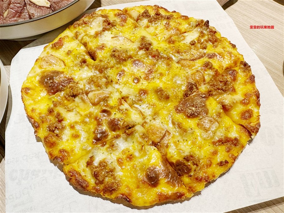 桃園中壢。義沐Eat Mu Cafe中壢中美店,網美系裝潢,多樣化餐點選擇,絕對是女孩們聚餐的首選啊 @雯雯的玩樂地圖