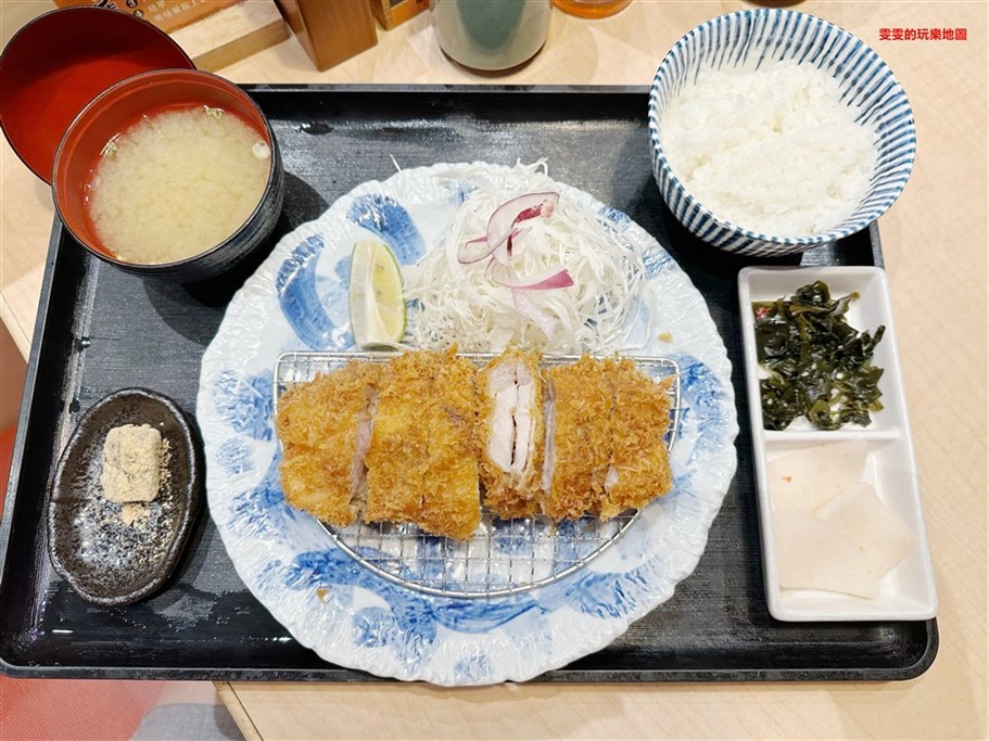 桃園中壢。銀座杏子日式豬排桃園環球A19店，桃園環球A19美食，豬排酥脆厚實 @雯雯的玩樂地圖