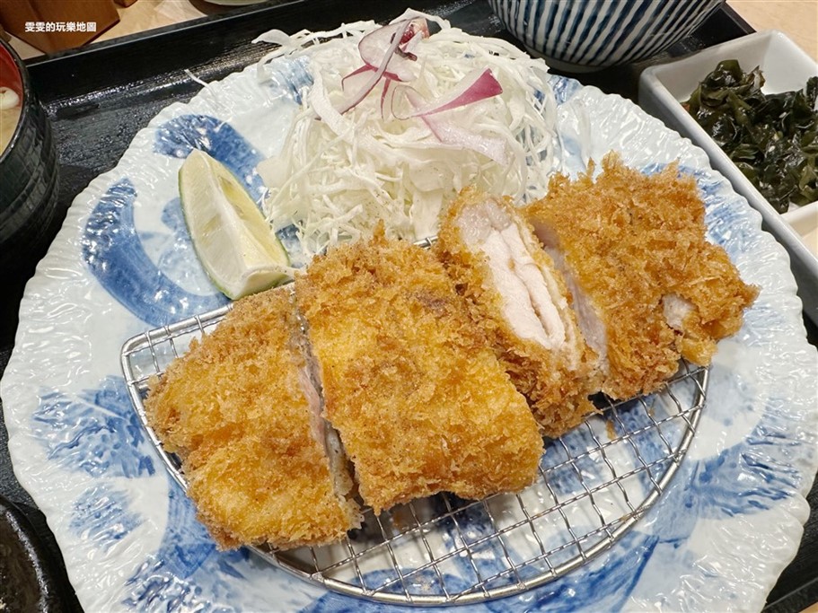 桃園中壢。銀座杏子日式豬排桃園環球A19店，桃園環球A19美食，豬排酥脆厚實 @雯雯的玩樂地圖