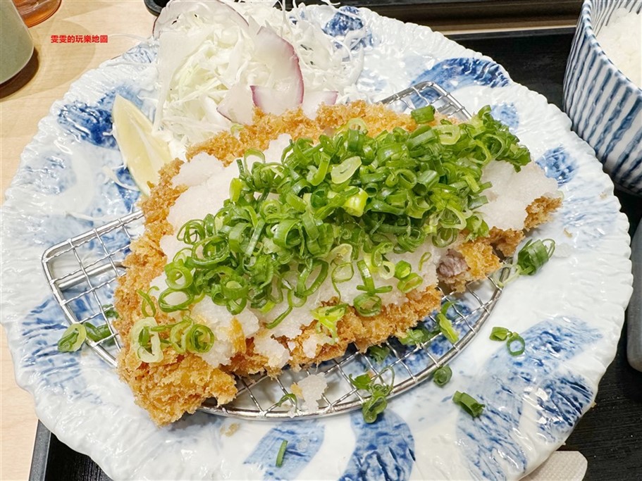 桃園中壢。銀座杏子日式豬排桃園環球A19店，桃園環球A19美食，豬排酥脆厚實 @雯雯的玩樂地圖