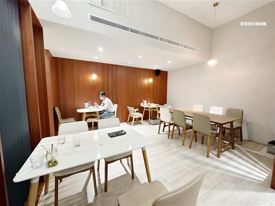 桃園。阿本家中正藝文店,純白色系簡約風,餐點選擇多、聚餐好去處 @雯雯的玩樂地圖