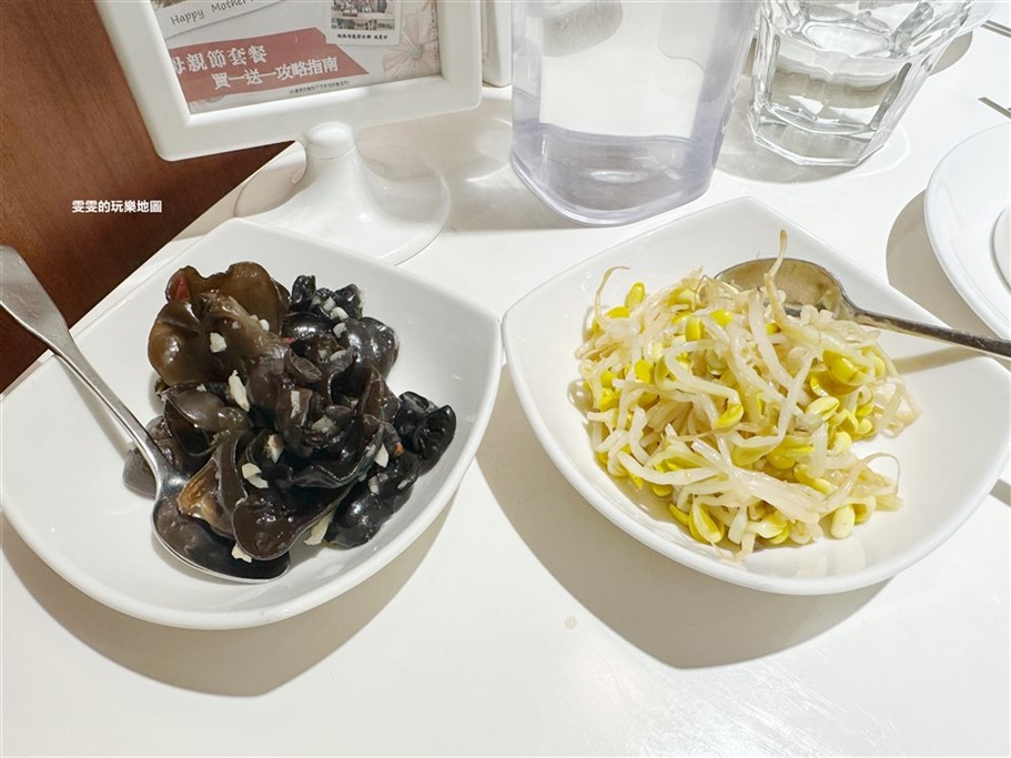 桃園。阿本家中正藝文店,純白色系簡約風,餐點選擇多、聚餐好去處 @雯雯的玩樂地圖